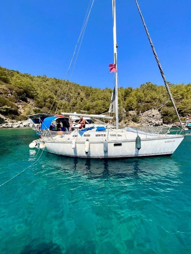 2-cottage Yacht With 2 Showers Botel